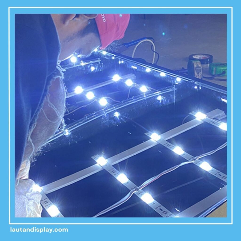 Neon Box LED vs Neon Konvensional